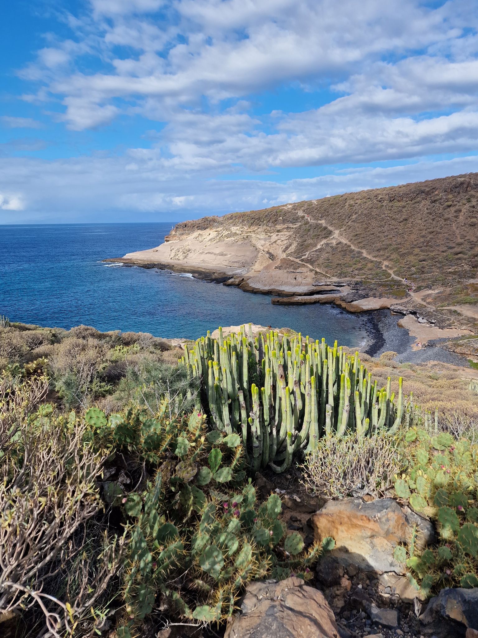 La Casa del Capitán - hiking-trail-coastal-cliffs-view